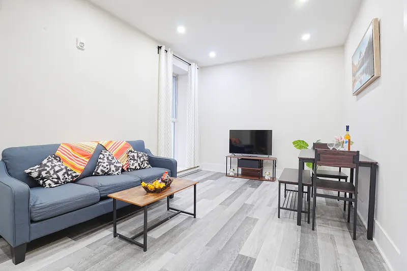 Cozy Stays Decarie 103 - 2