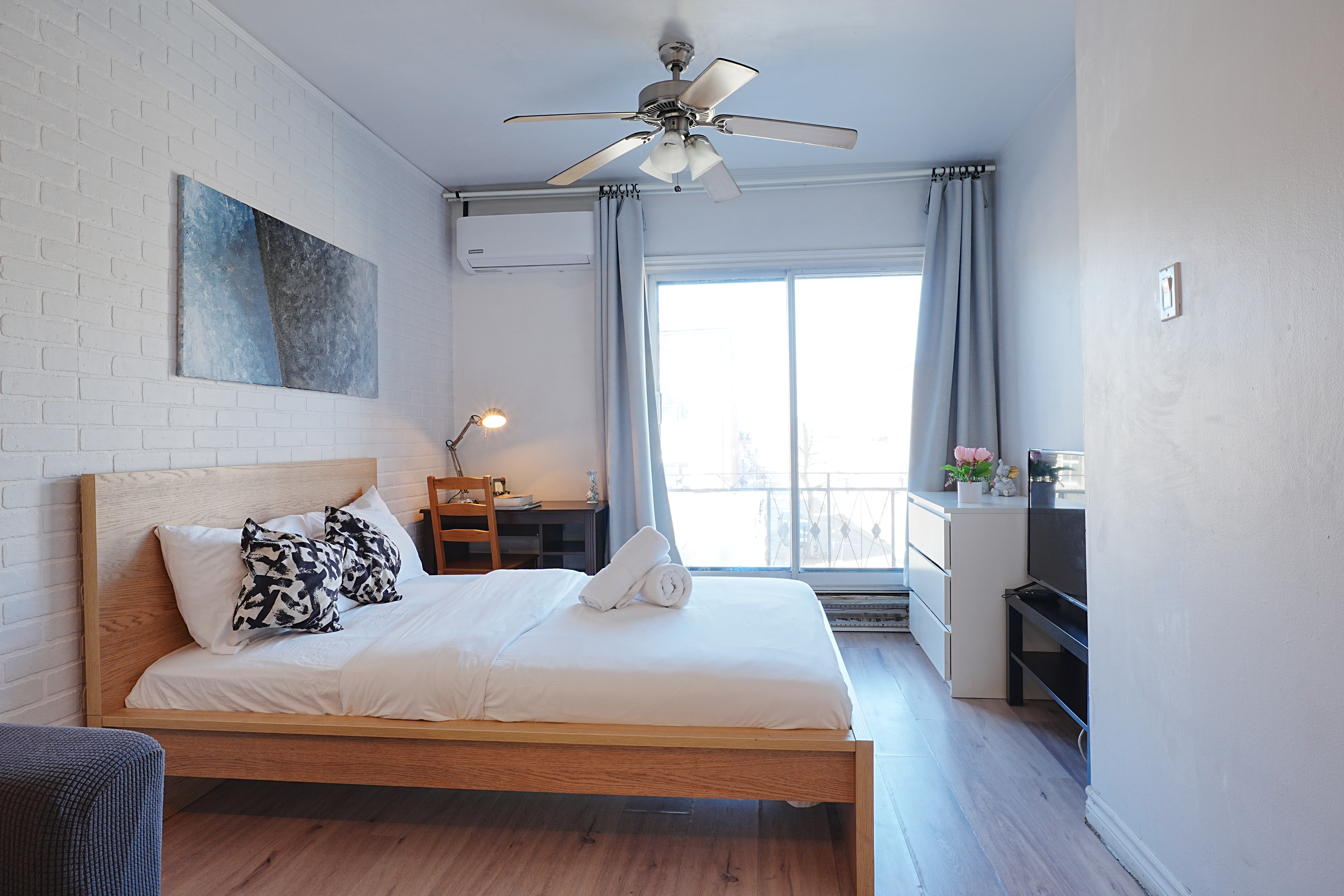 Near city center Metro Cozy St-denis 304 In heart of MTL - 3