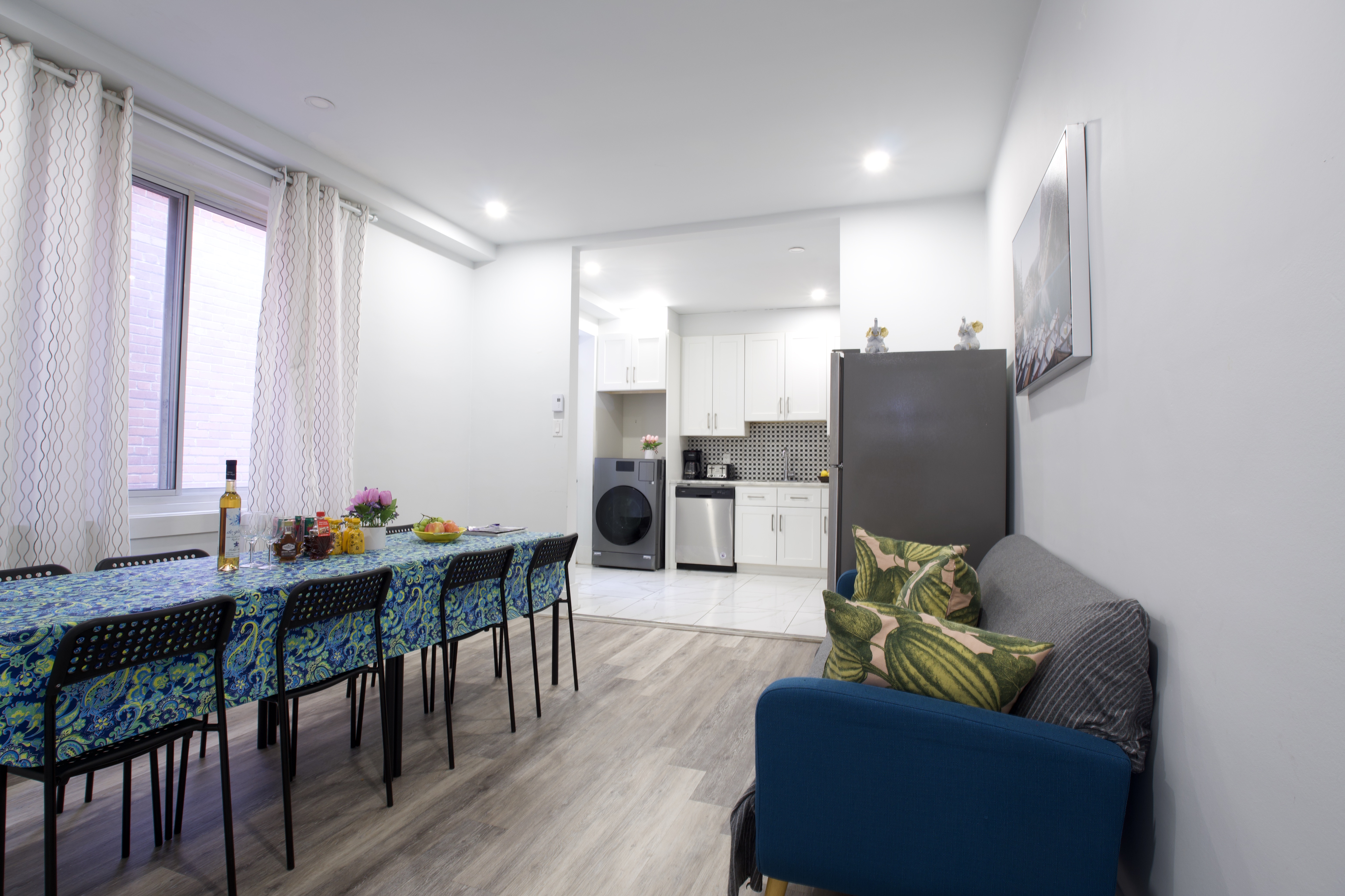 Cozy stays near the city center Decarie 301
