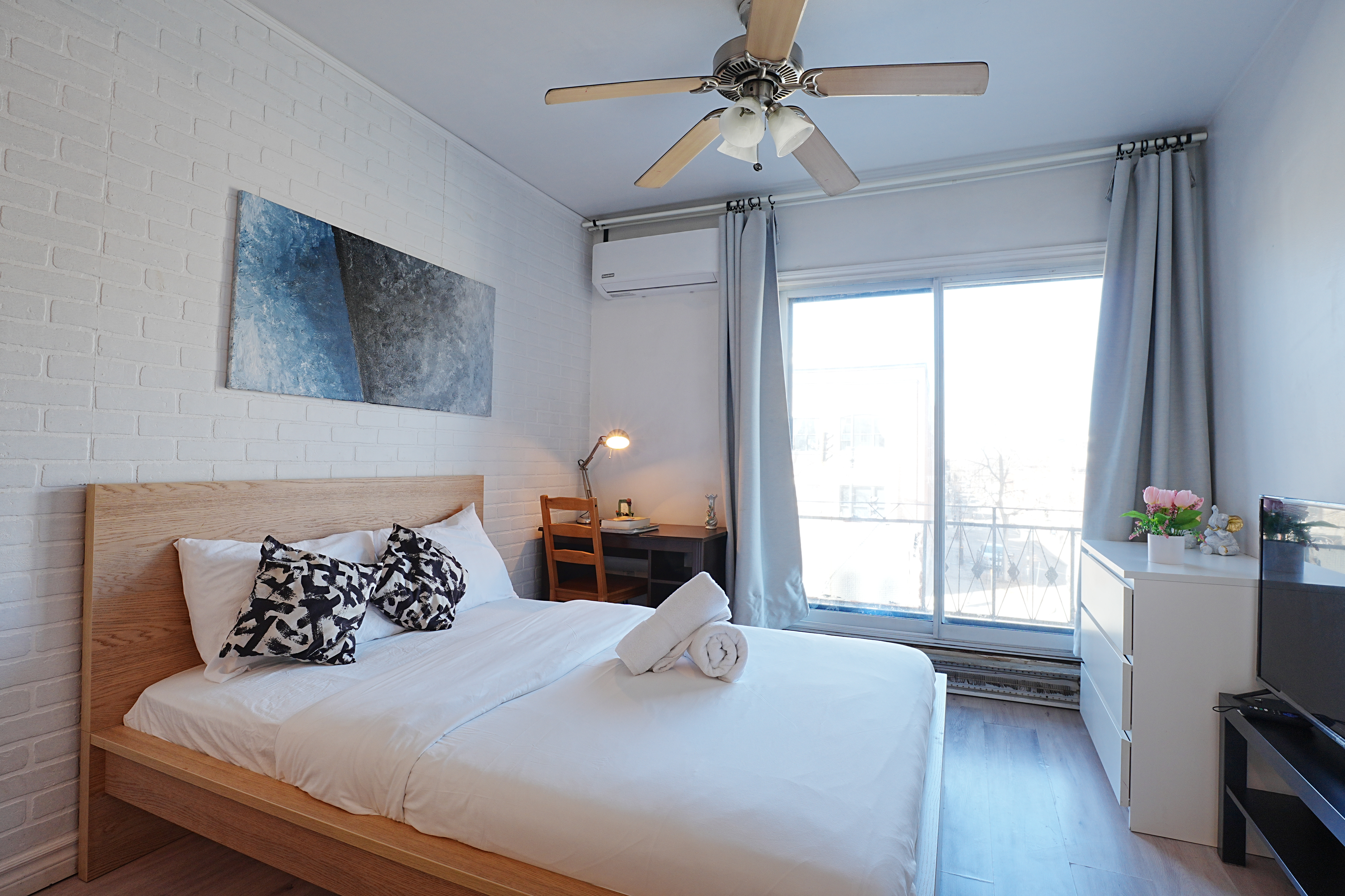 Near city center Metro Cozy St-denis 304 In heart of MTL