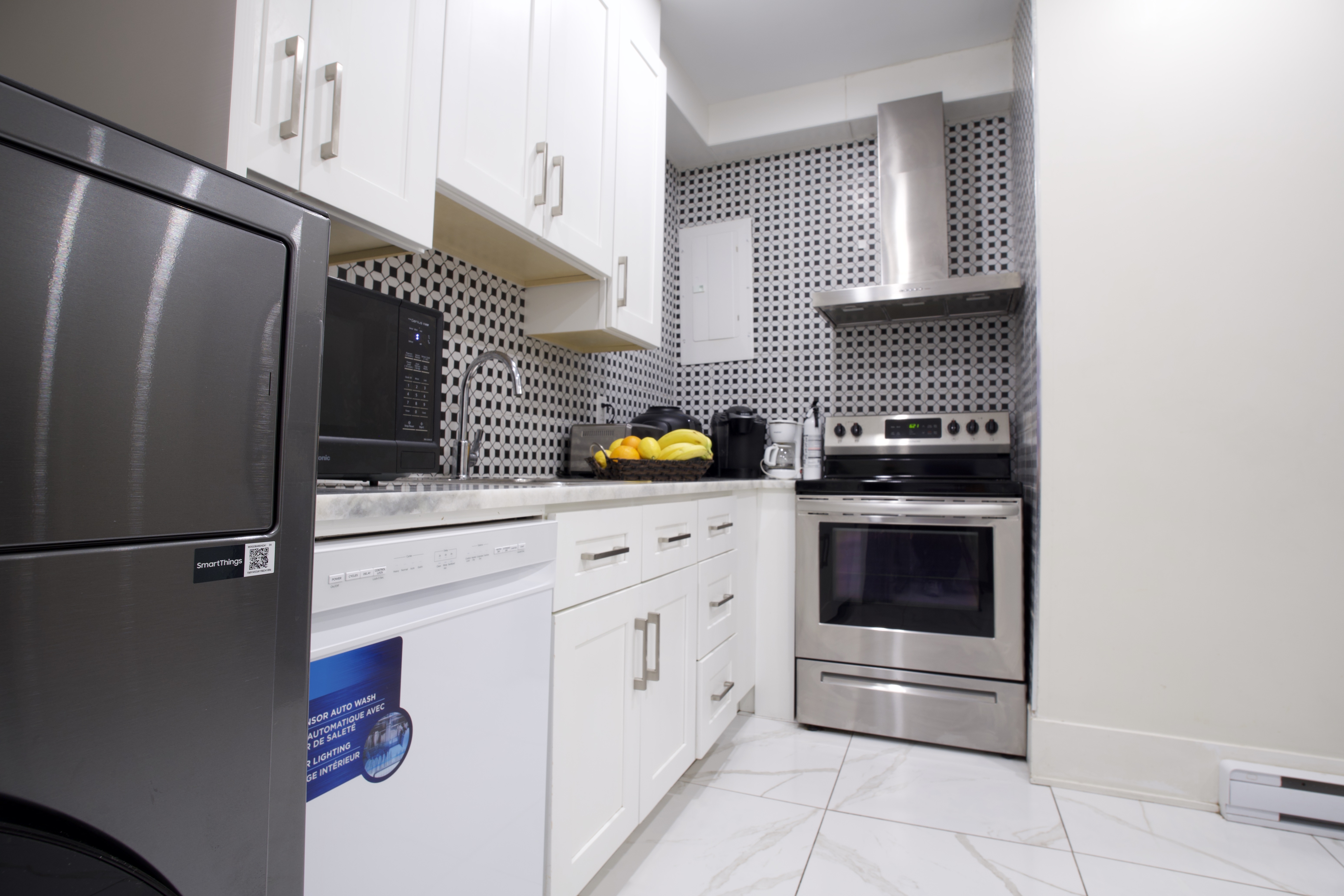 Decarie 201 Family rental + Garage parking - 4