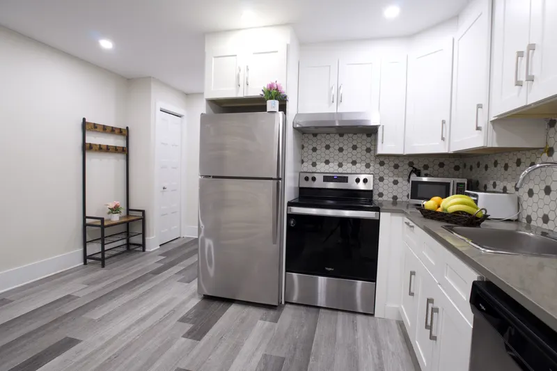Cozy warm near city center Decarie 002 - 5