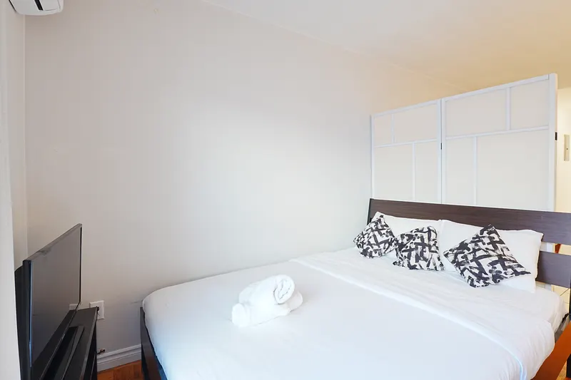 Cozy stays St-Denis 408 Apt at heart of Montreal - 3