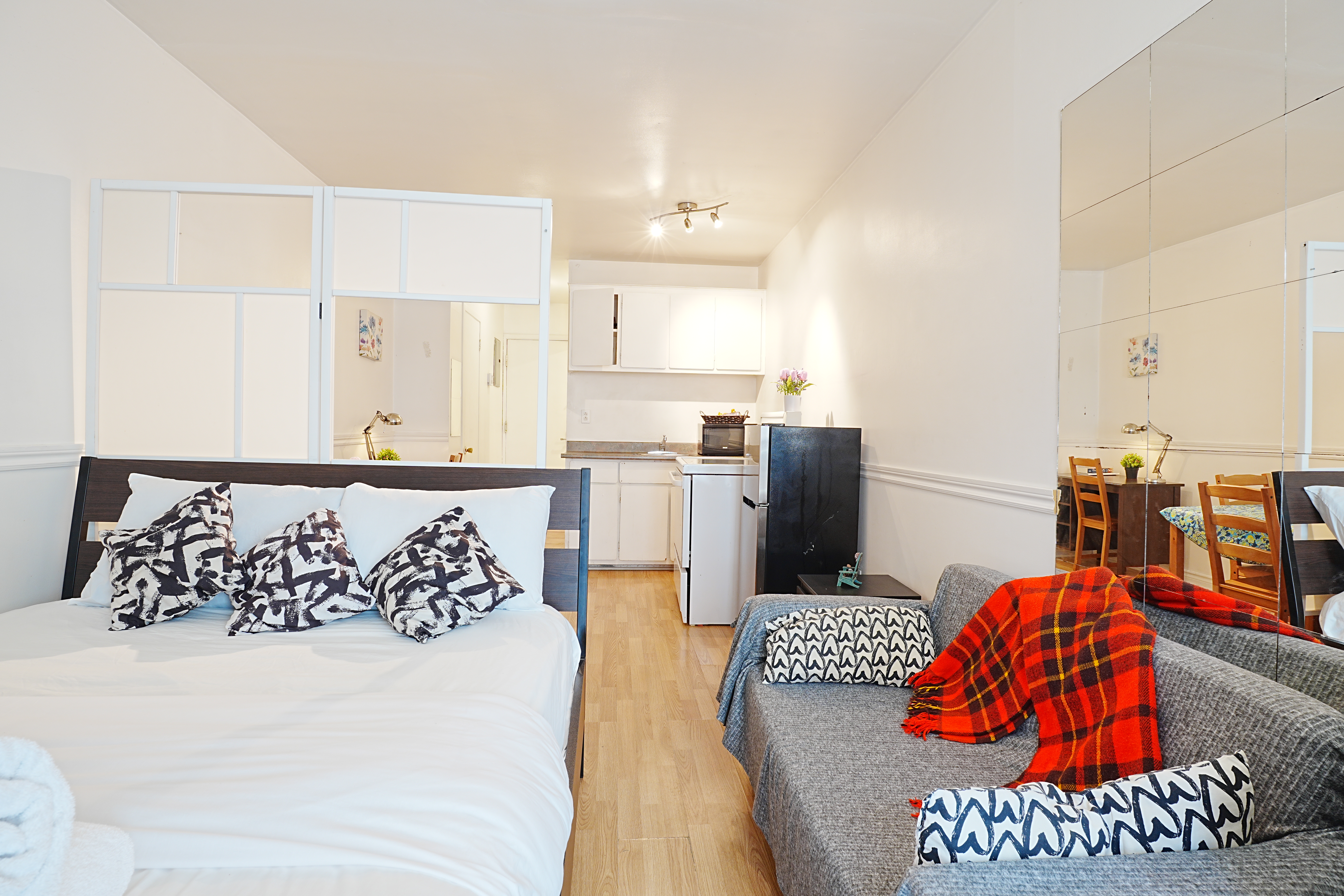 Cozy stays near city center St-denis 209