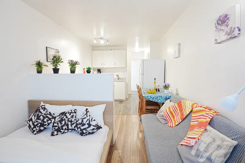 Cozy stays near city center St-denis 206