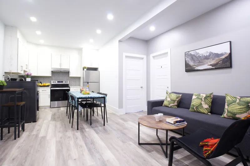 Warm satys Decarie 404 Central location - Montreal