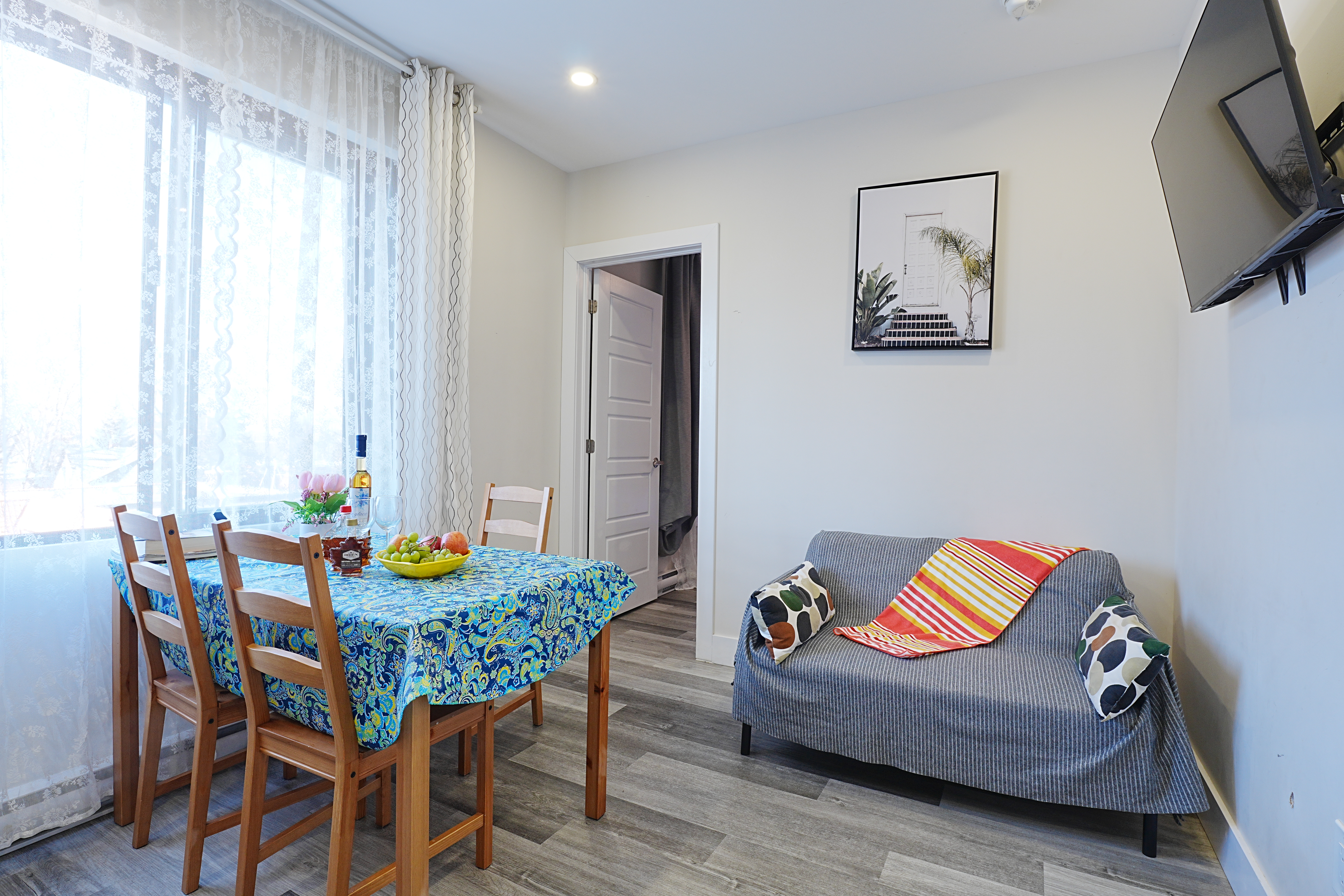Cozy warm near the Metro Decarie 310 - 2
