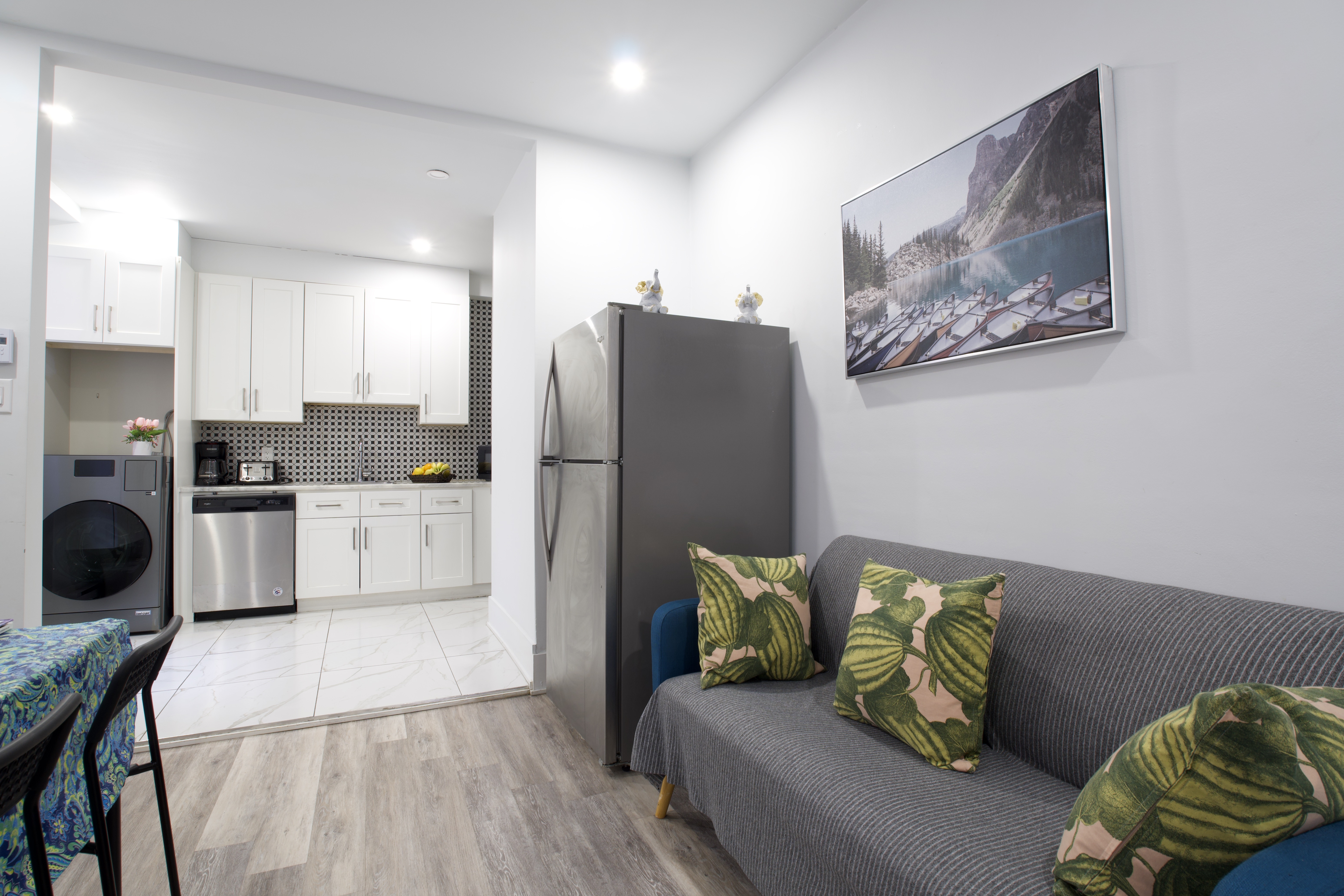 Cozy stays near the city center Decarie 301 - 2