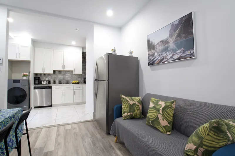 Cozy stays near the city center Decarie 301 - 2
