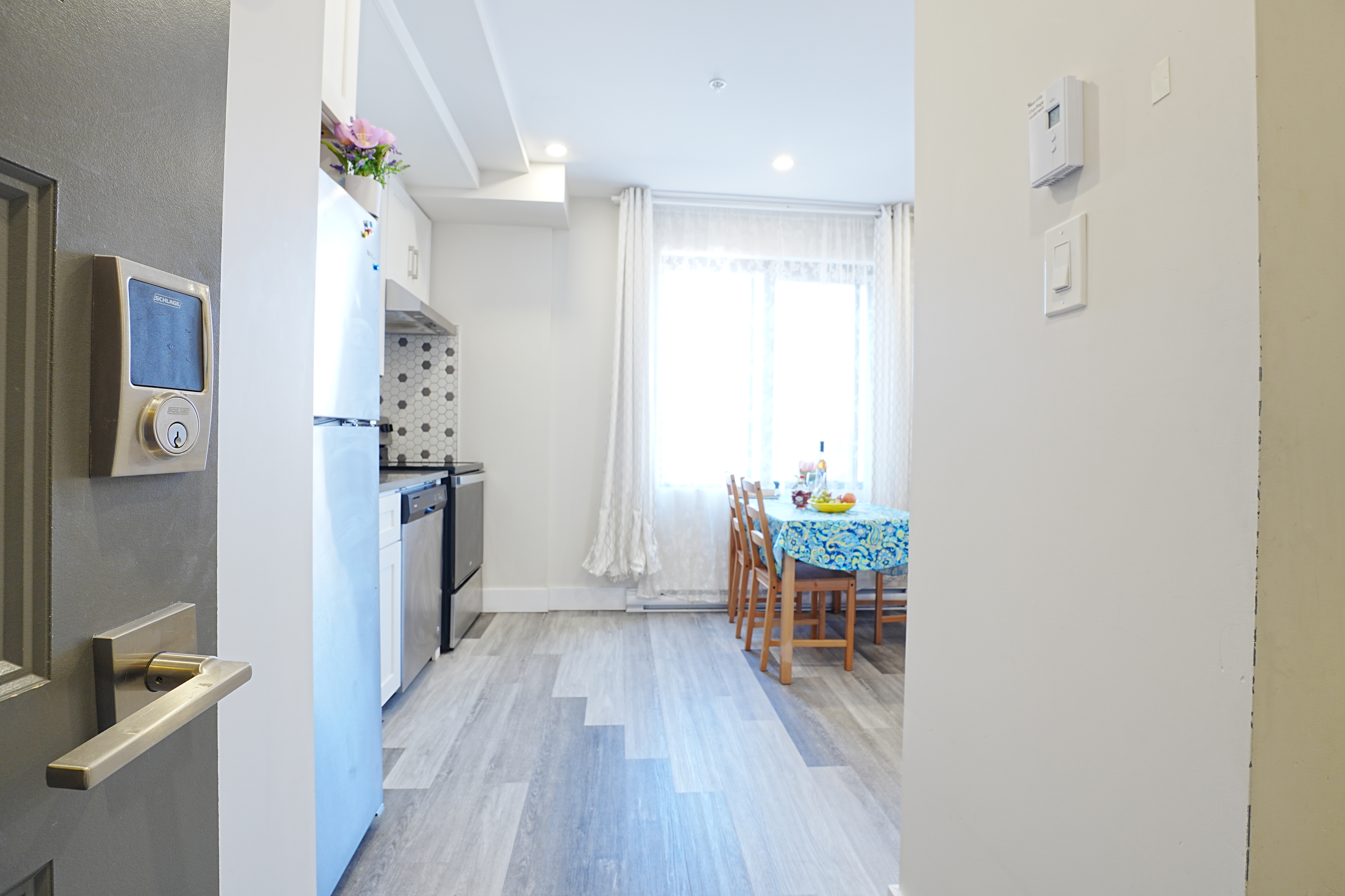Cozy warm near the Metro Decarie 310