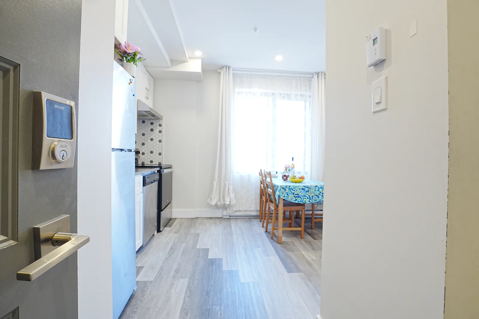 Cozy warm near the Metro Decarie 310