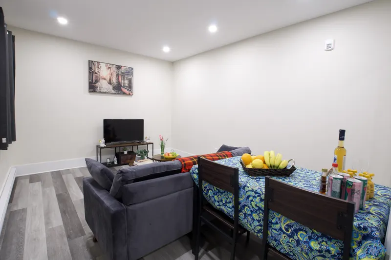 Cozy warm near city center Decarie 002 - 2