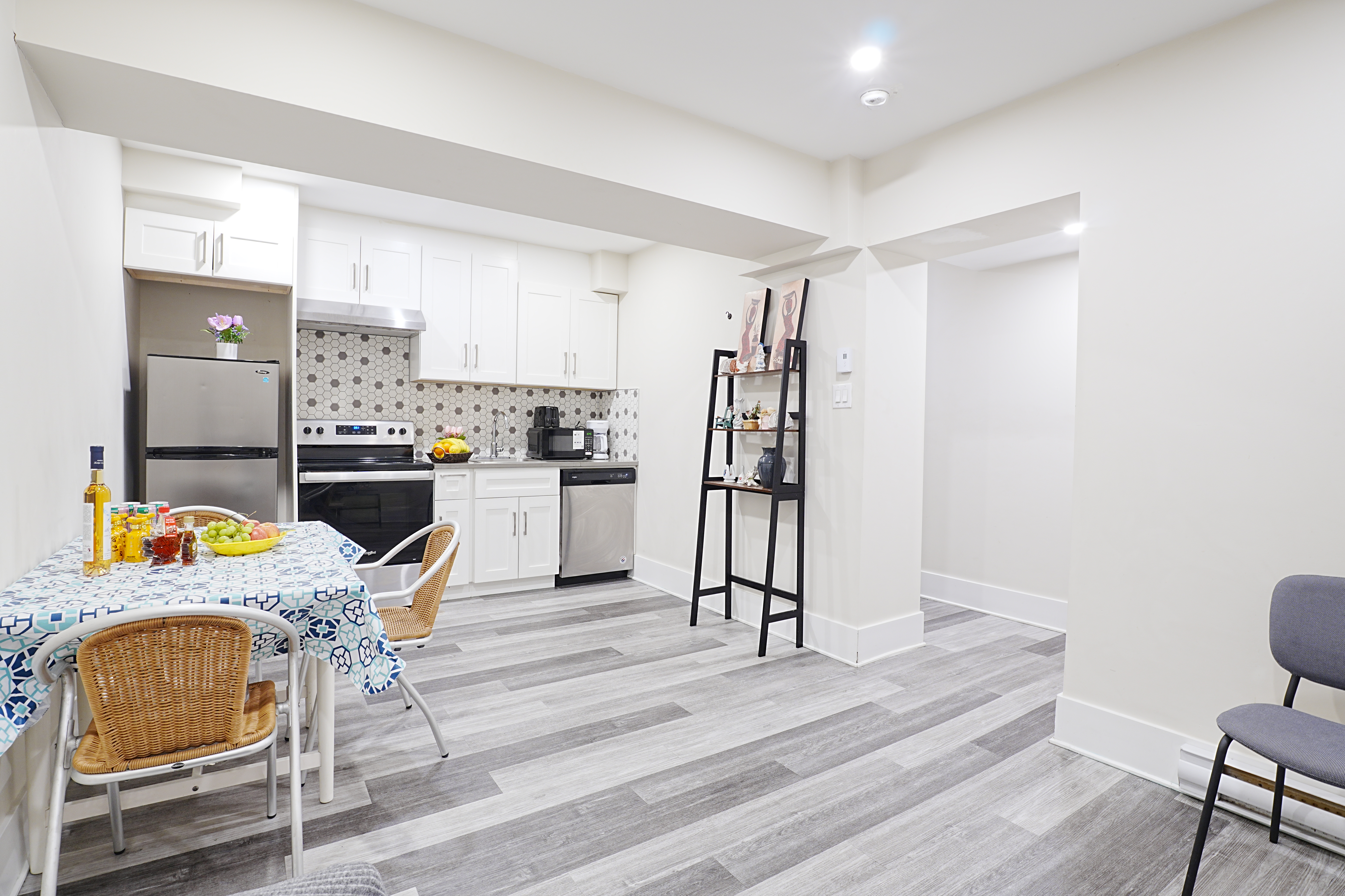 Cozy near Metro city center Decarie 003