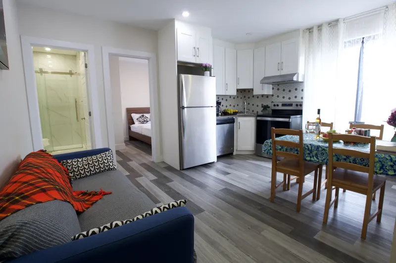 Decarie 307 Lovely 1 bedroom entire apartment