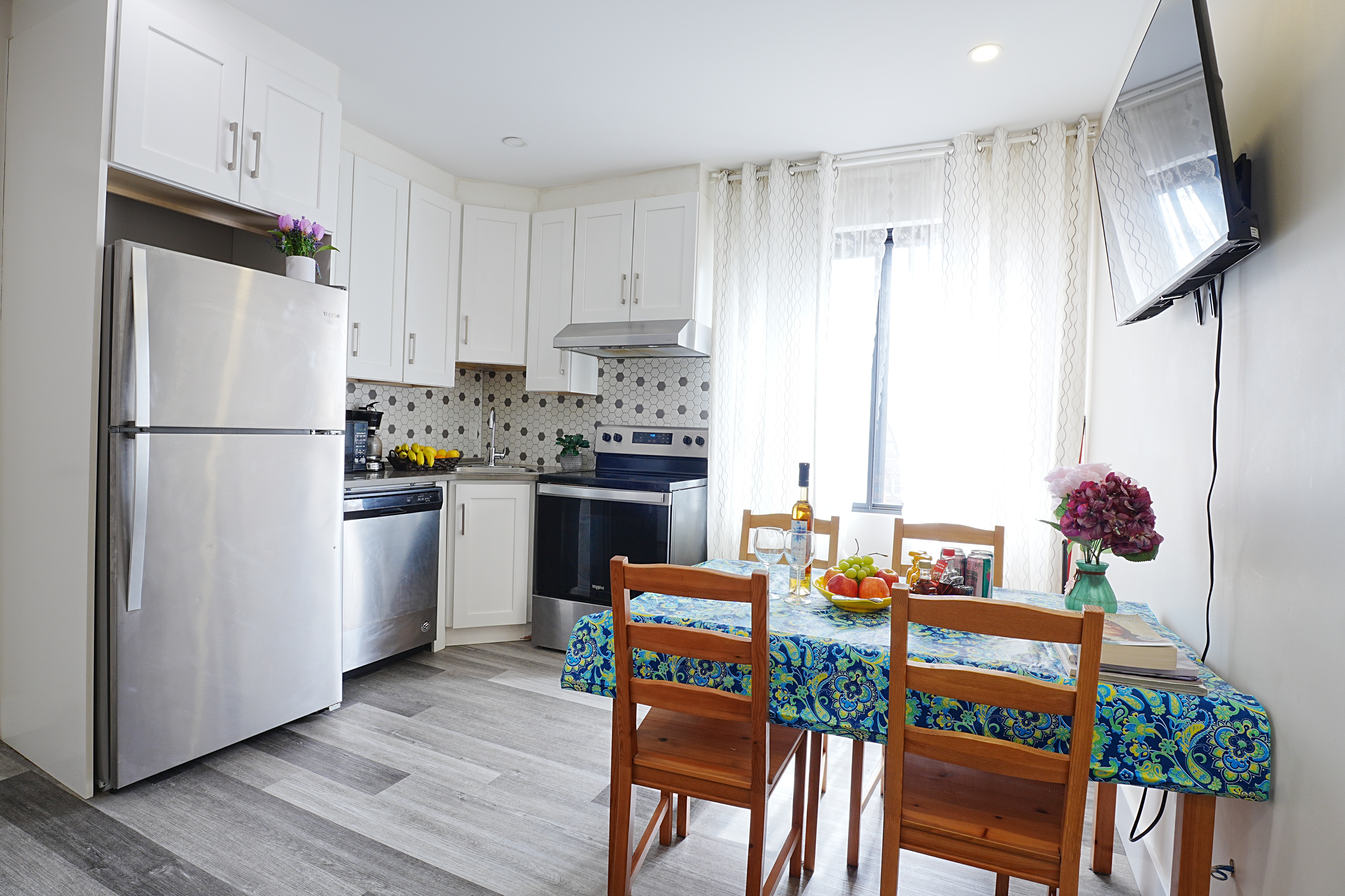 Decarie 307 Lovely 1 bedroom entire apartment - 2