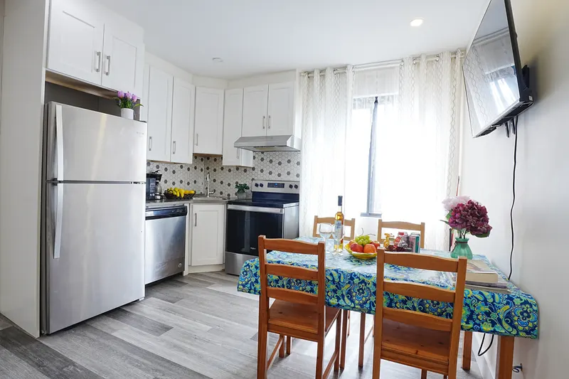 Decarie 307 Lovely 1 bedroom entire apartment - 2