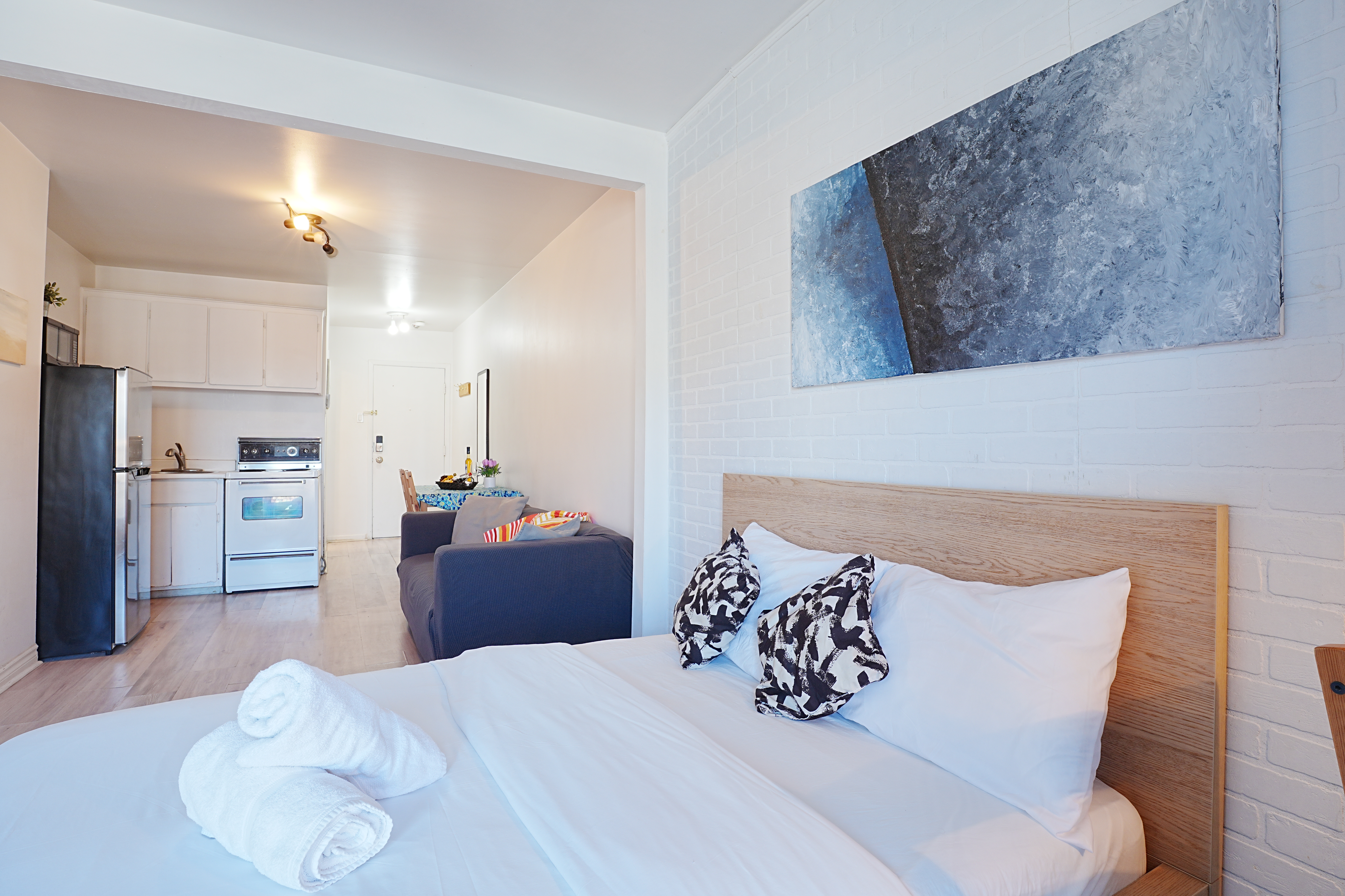Near city center Metro Cozy St-denis 304 In heart of MTL - 2