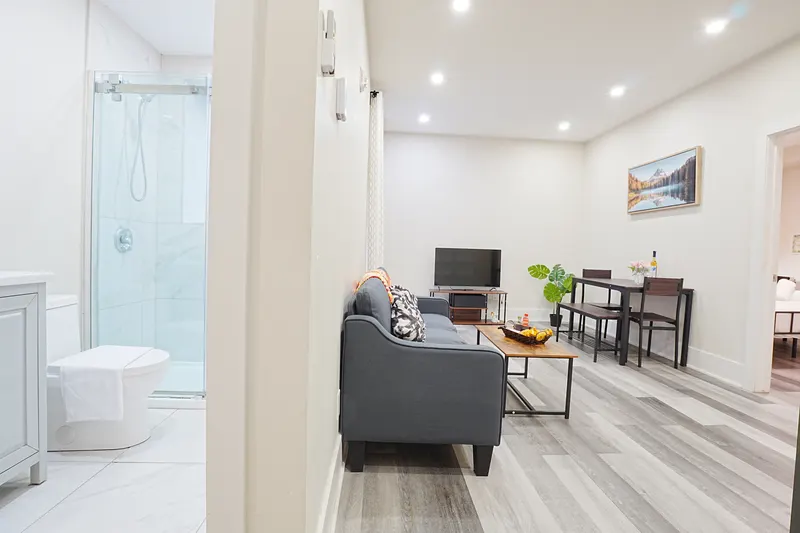 Cozy Stays Decarie 103 - 3