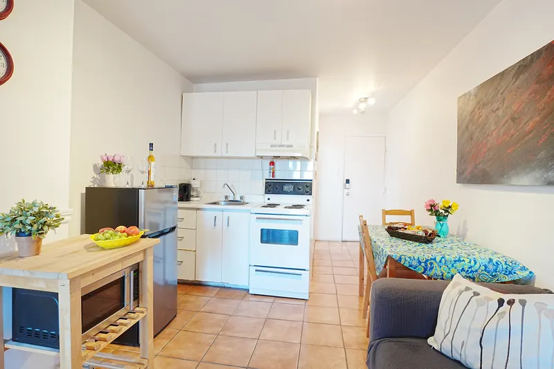 Cozy stays near city center Metro St-Denis 400 - 5