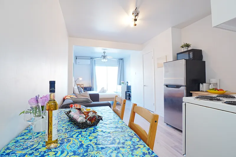 Near city center Metro Cozy St-denis 304 In heart of MTL - 5