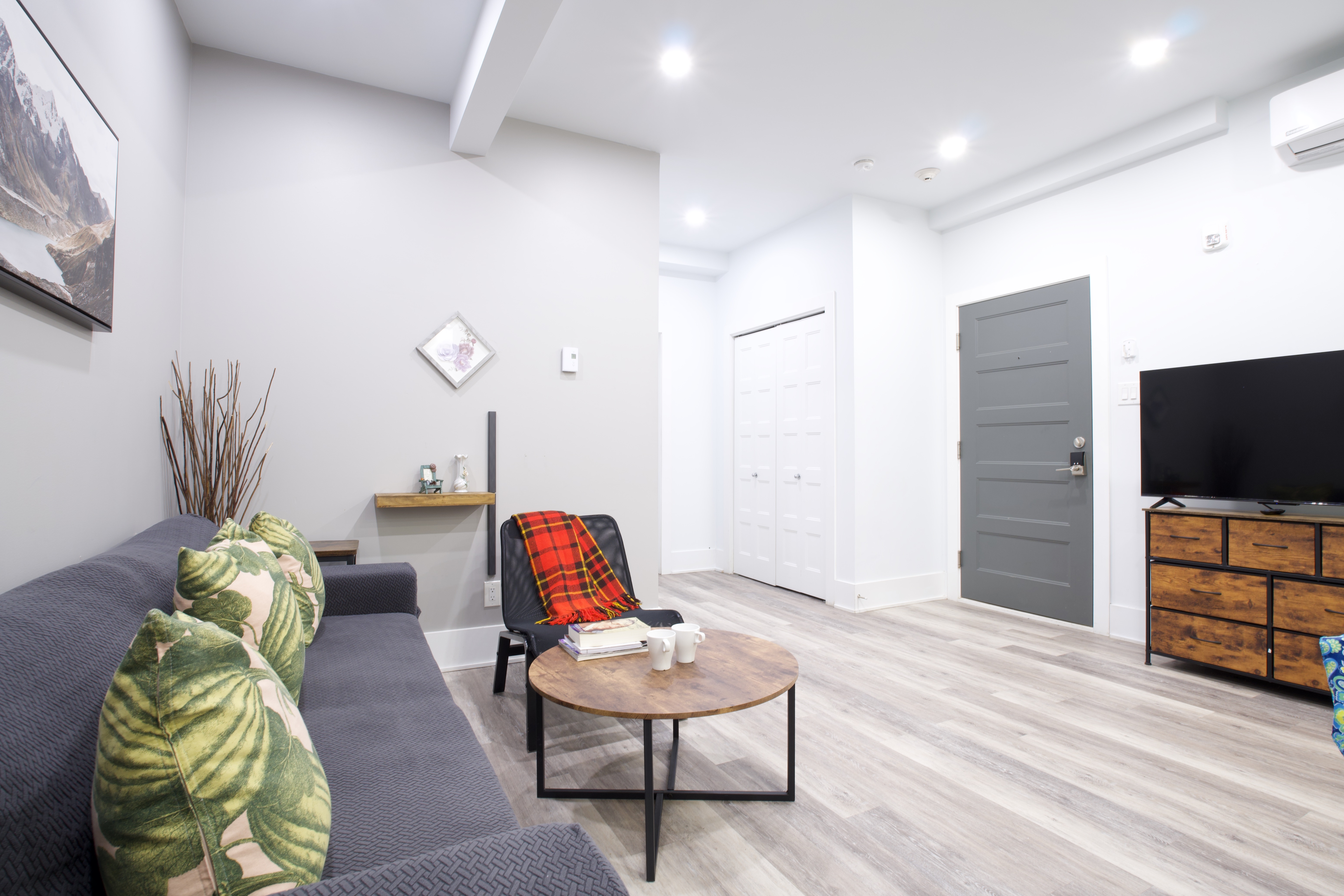 Warm satys Decarie 404 Central location - Montreal - 4