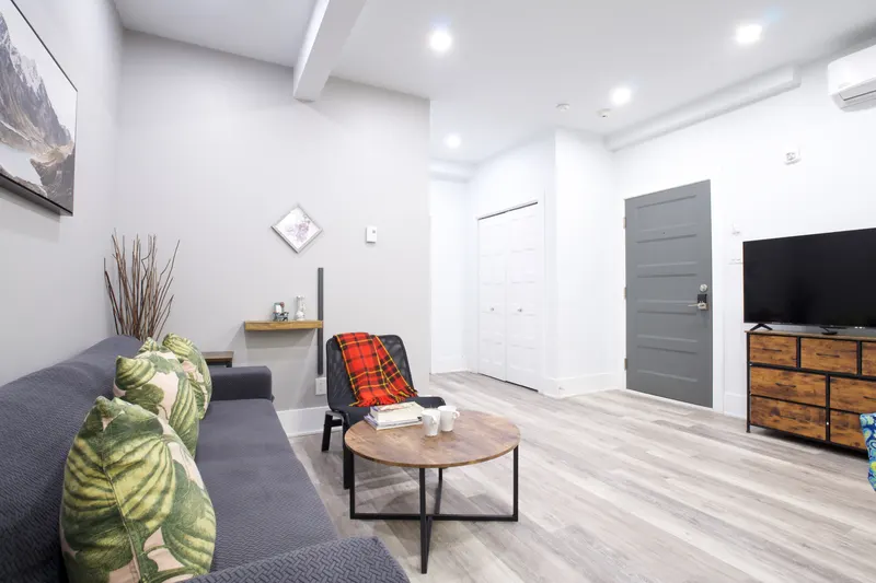 Warm satys Decarie 404 Central location - Montreal - 4