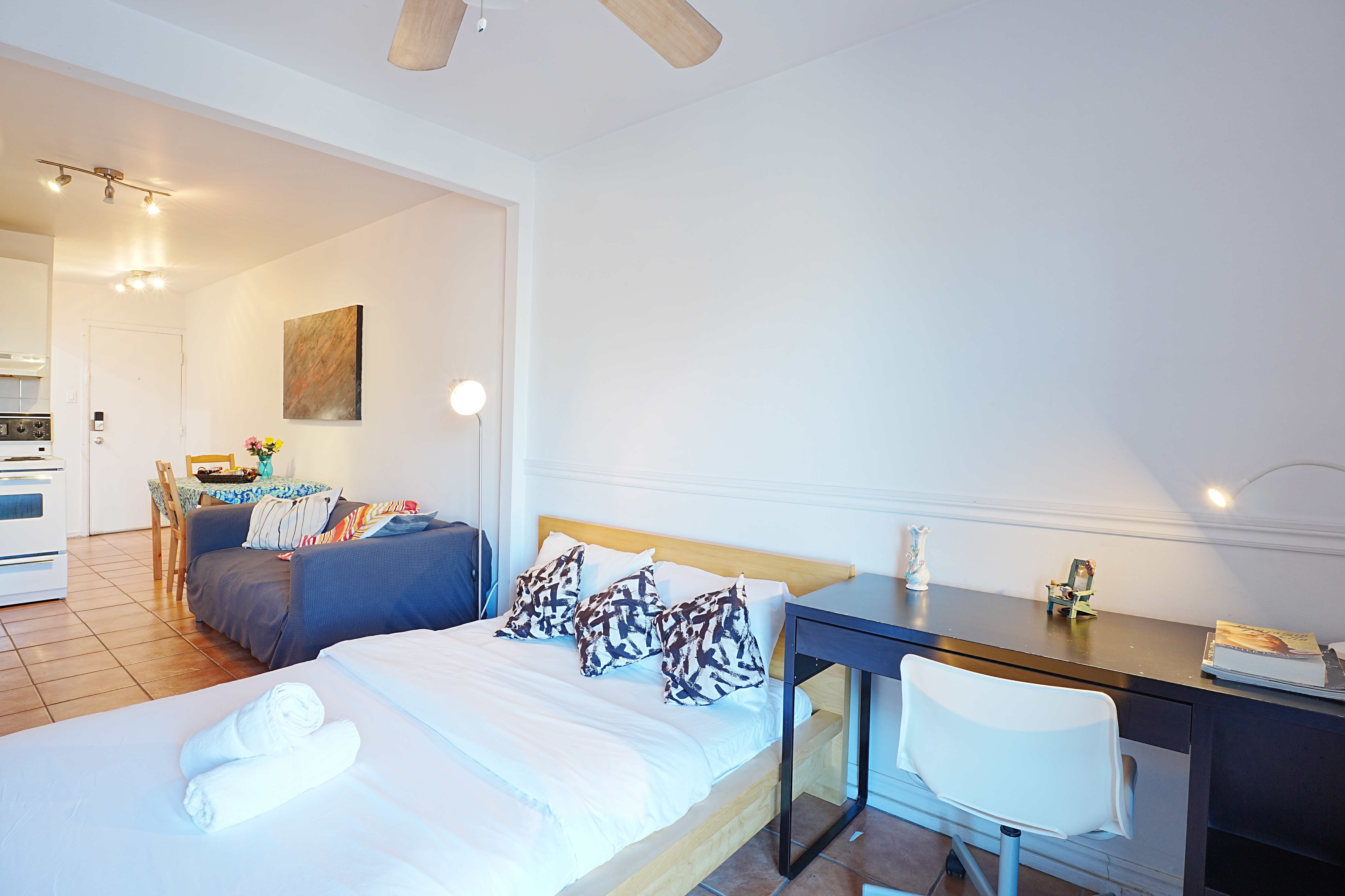 Cozy stays near city center Metro St-Denis 400 - 4