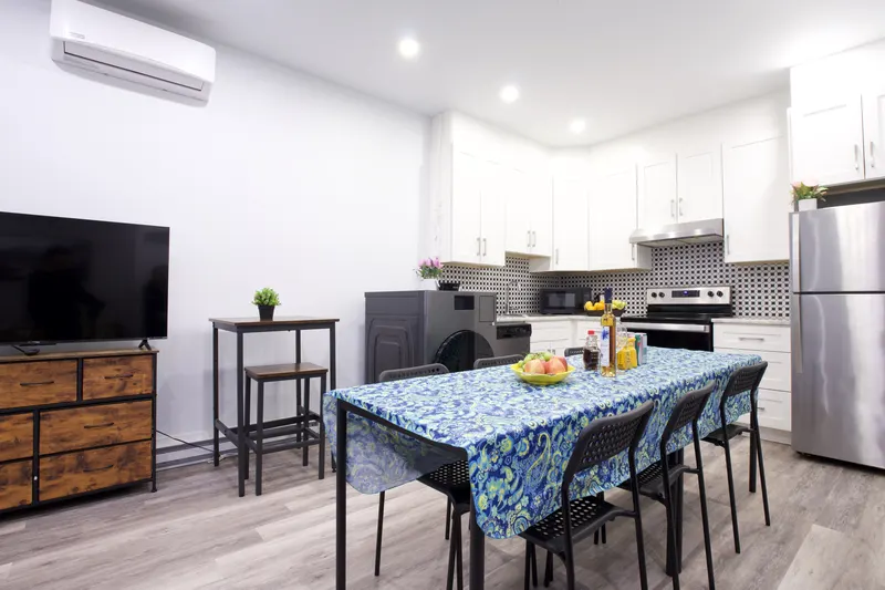 Warm satys Decarie 404 Central location - Montreal - 5