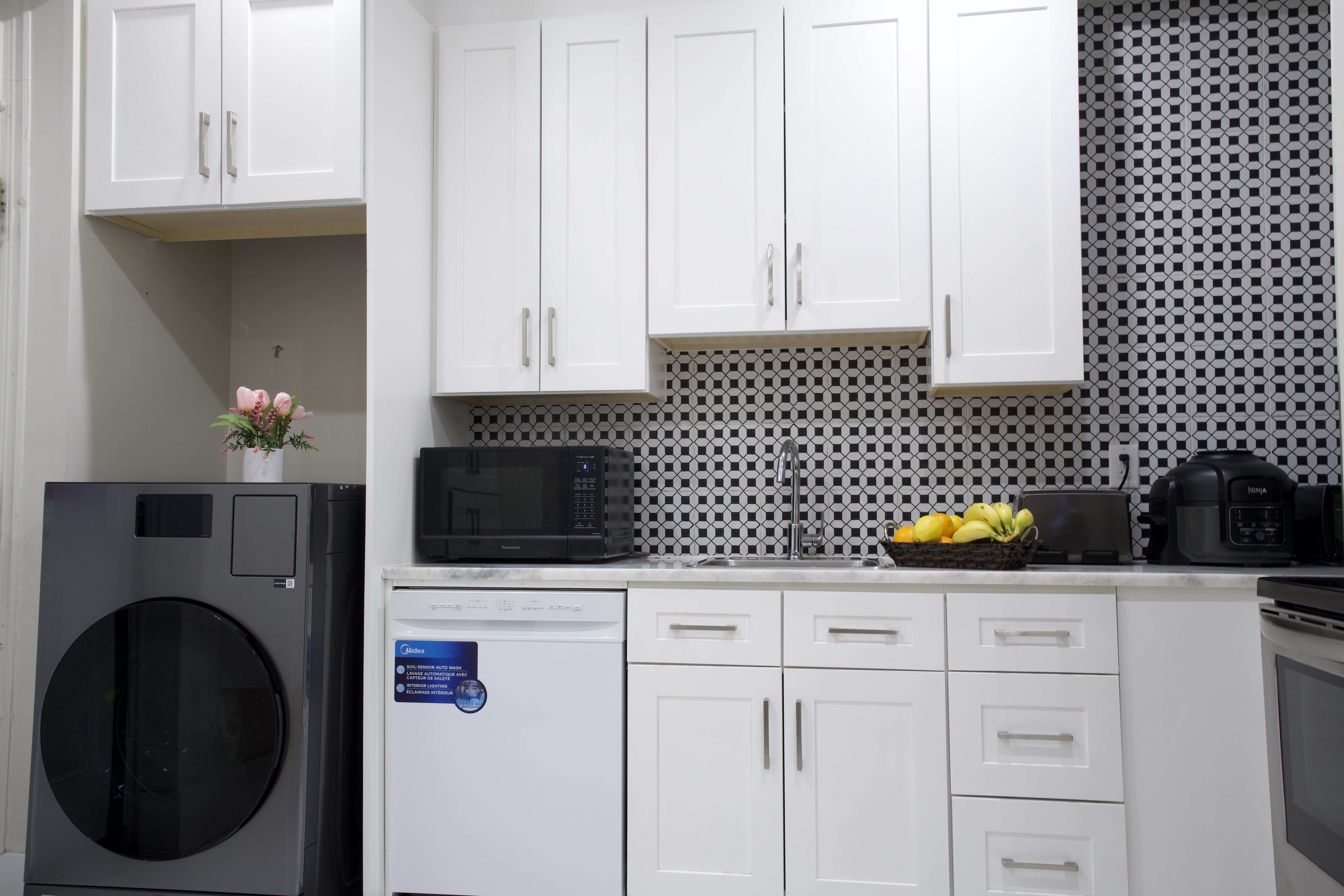 Decarie 201 Family rental + Garage parking - 3