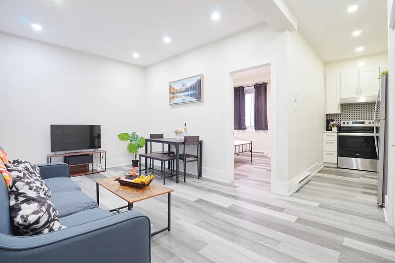 Cozy Stays Decarie 103