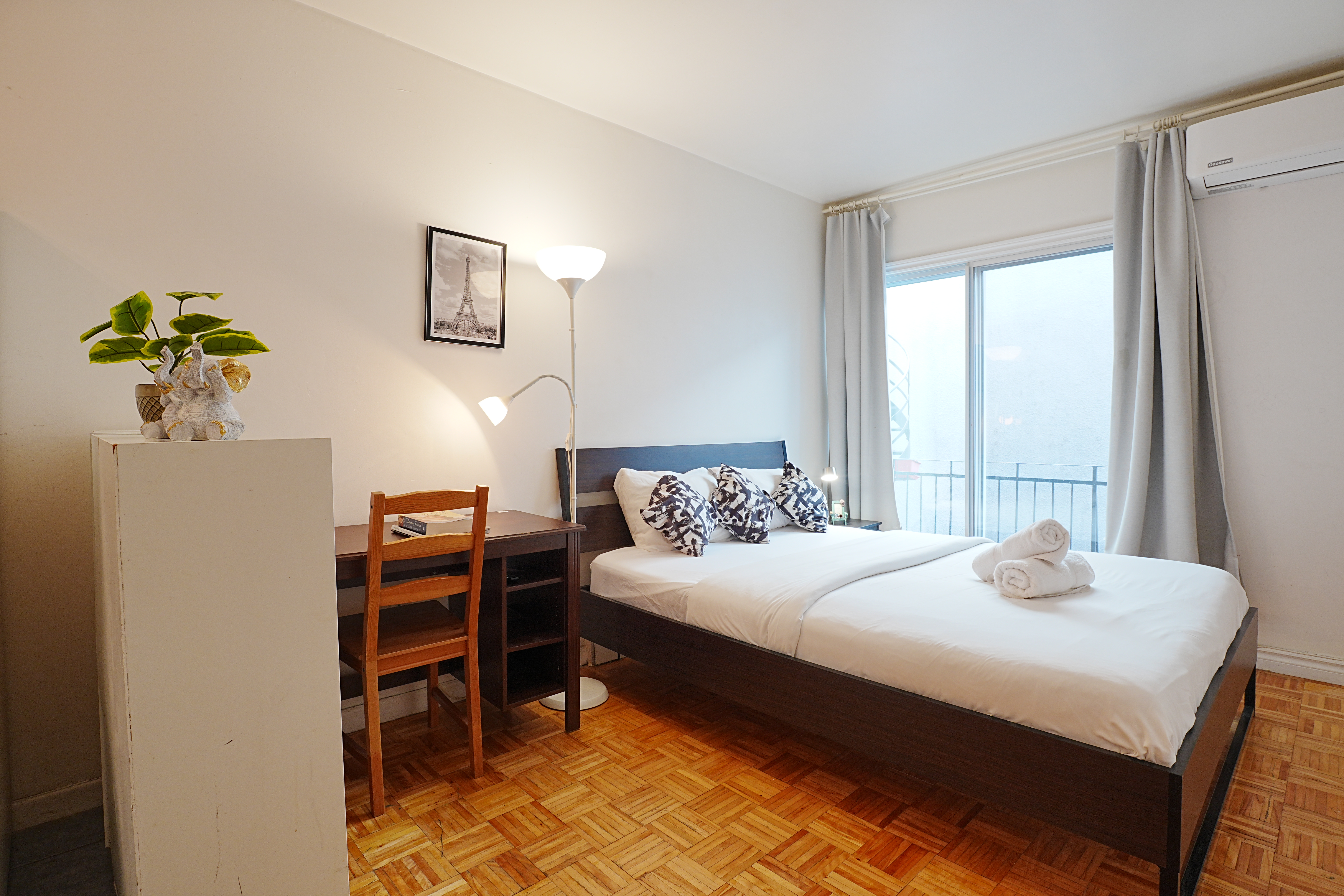 Cozy stays near city center St-denis 311 - 2